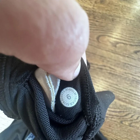 Lululemon Athletica No Limits Top Black Sports bra Size 6 Racerback Workout Tank - Picture 7 of 8